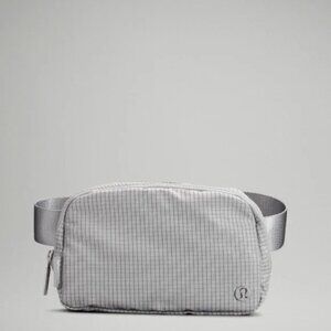 lululemon | seal grey/graphite grey grid | everywhere belt bag